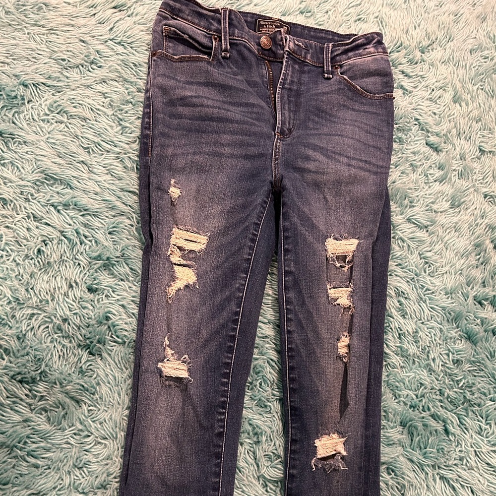 Ripped skinny Jeans from Abercrombie and Fitch.